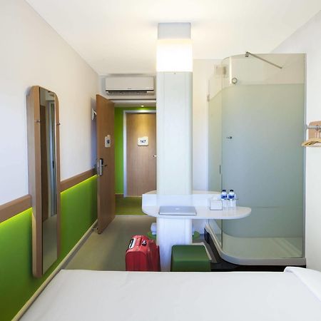 Cordia Hotel Makassar Airport Manda Екстер'єр фото