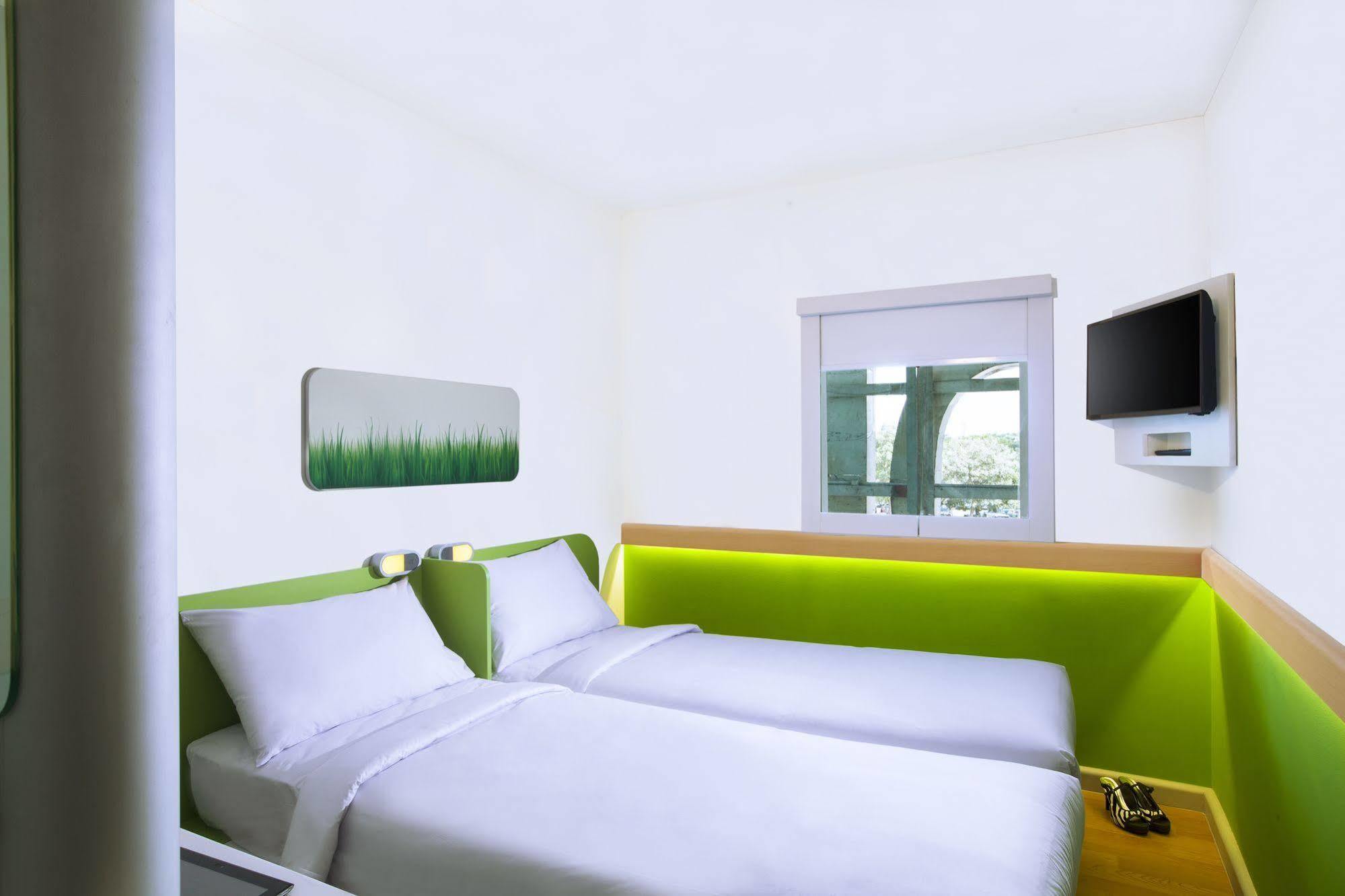 Cordia Hotel Makassar Airport Manda Екстер'єр фото