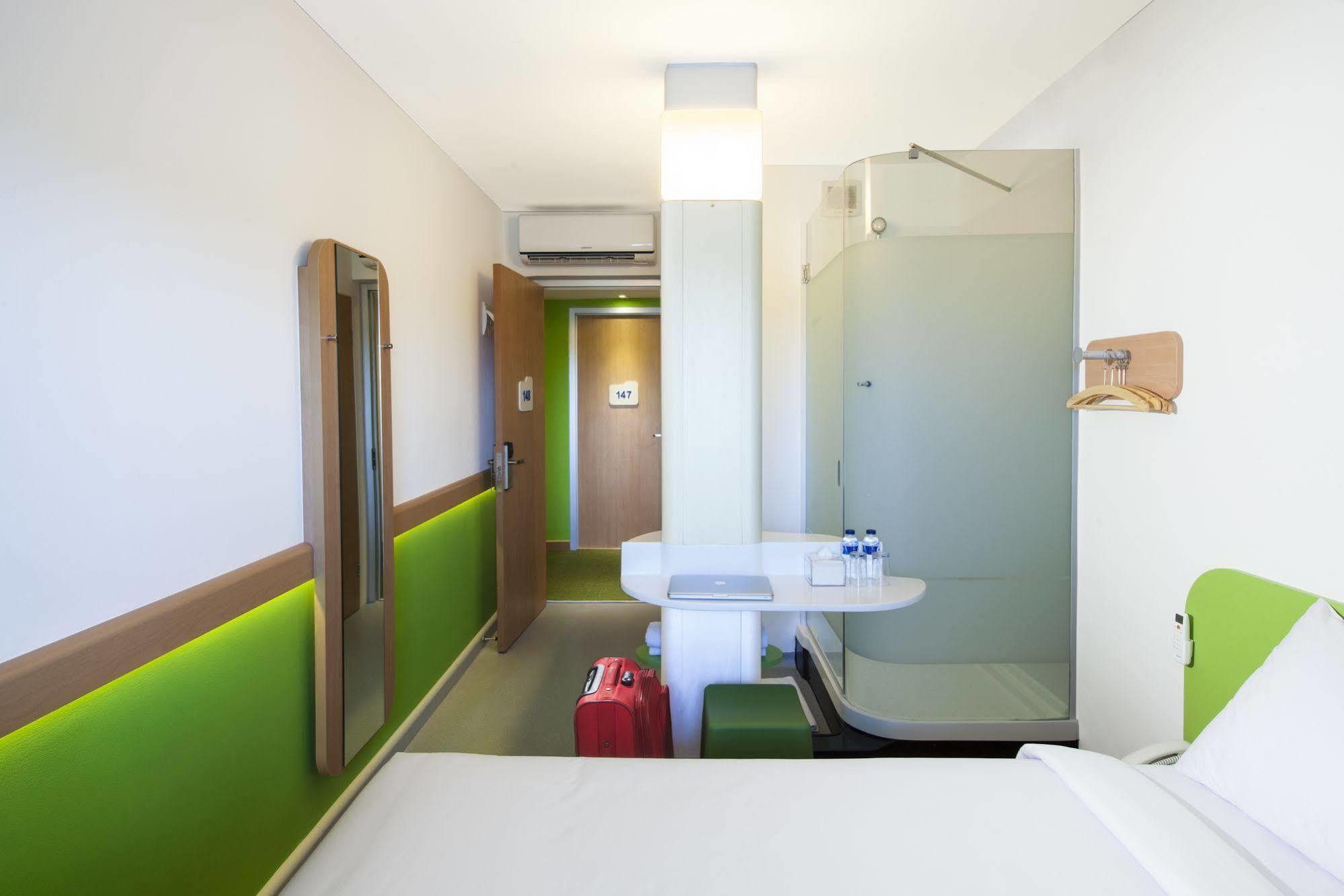 Cordia Hotel Makassar Airport Manda Екстер'єр фото
